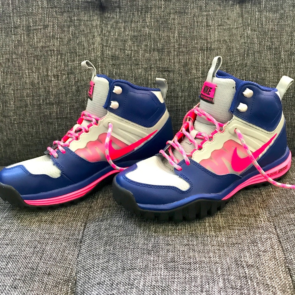 Nike Dual Fusion Hills Sneakers - Women’s 6.5